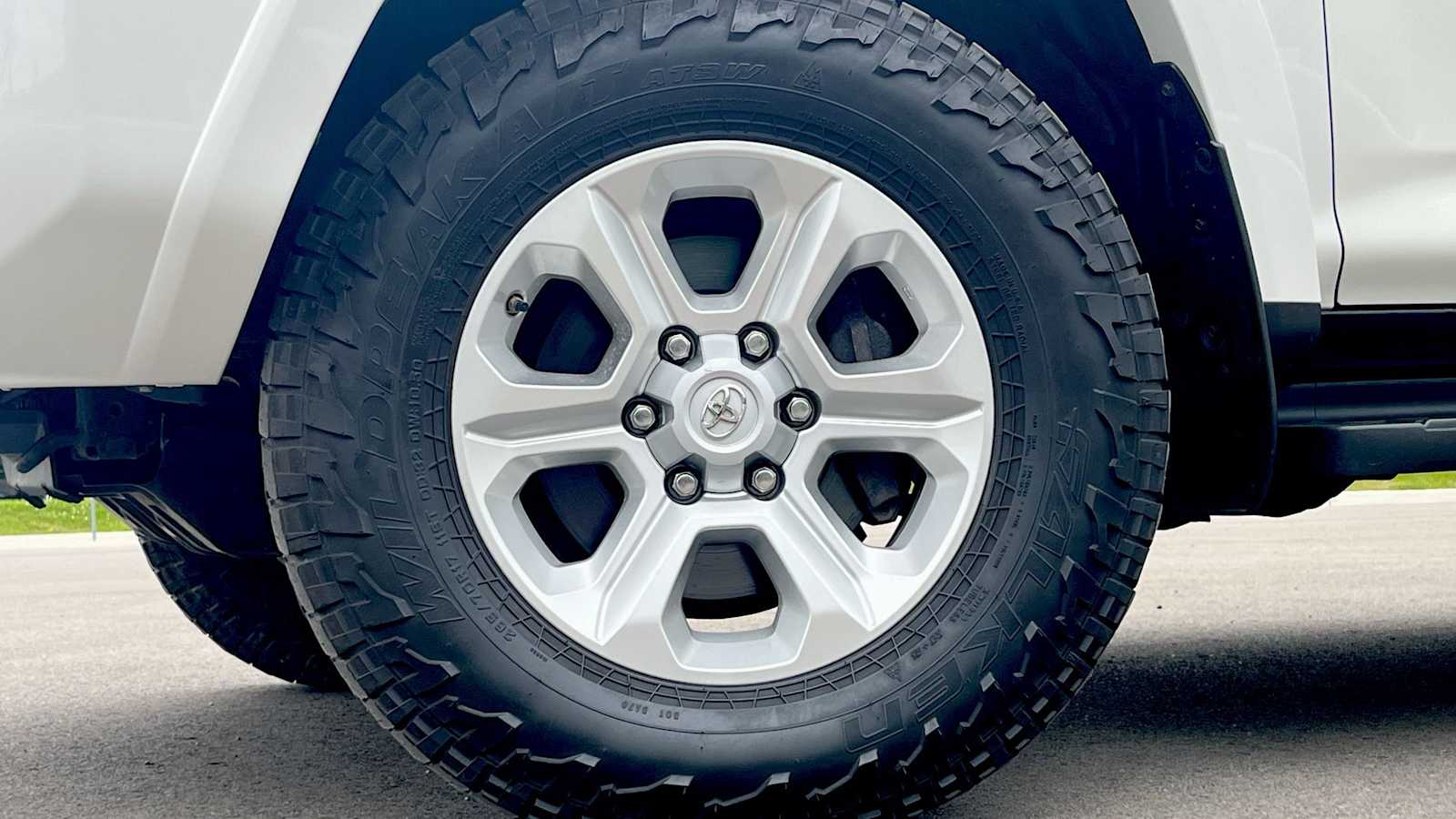 Thumbnail: 2015 Toyota 4Runner - 25