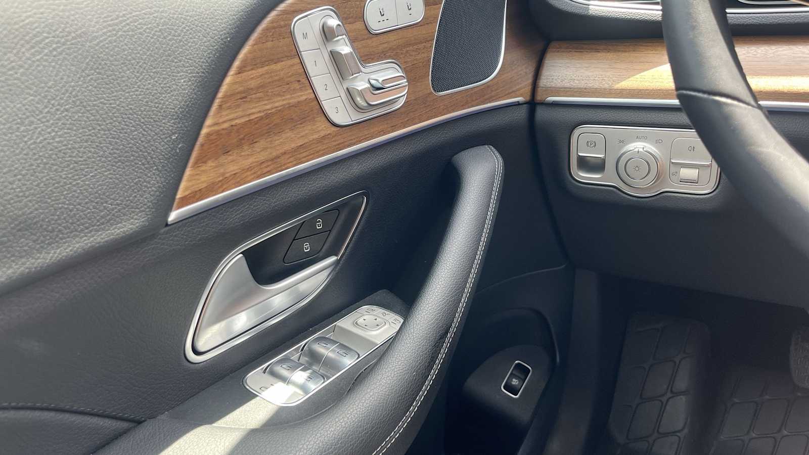 Thumbnail: 2025 Mercedes-Benz GLE - 30