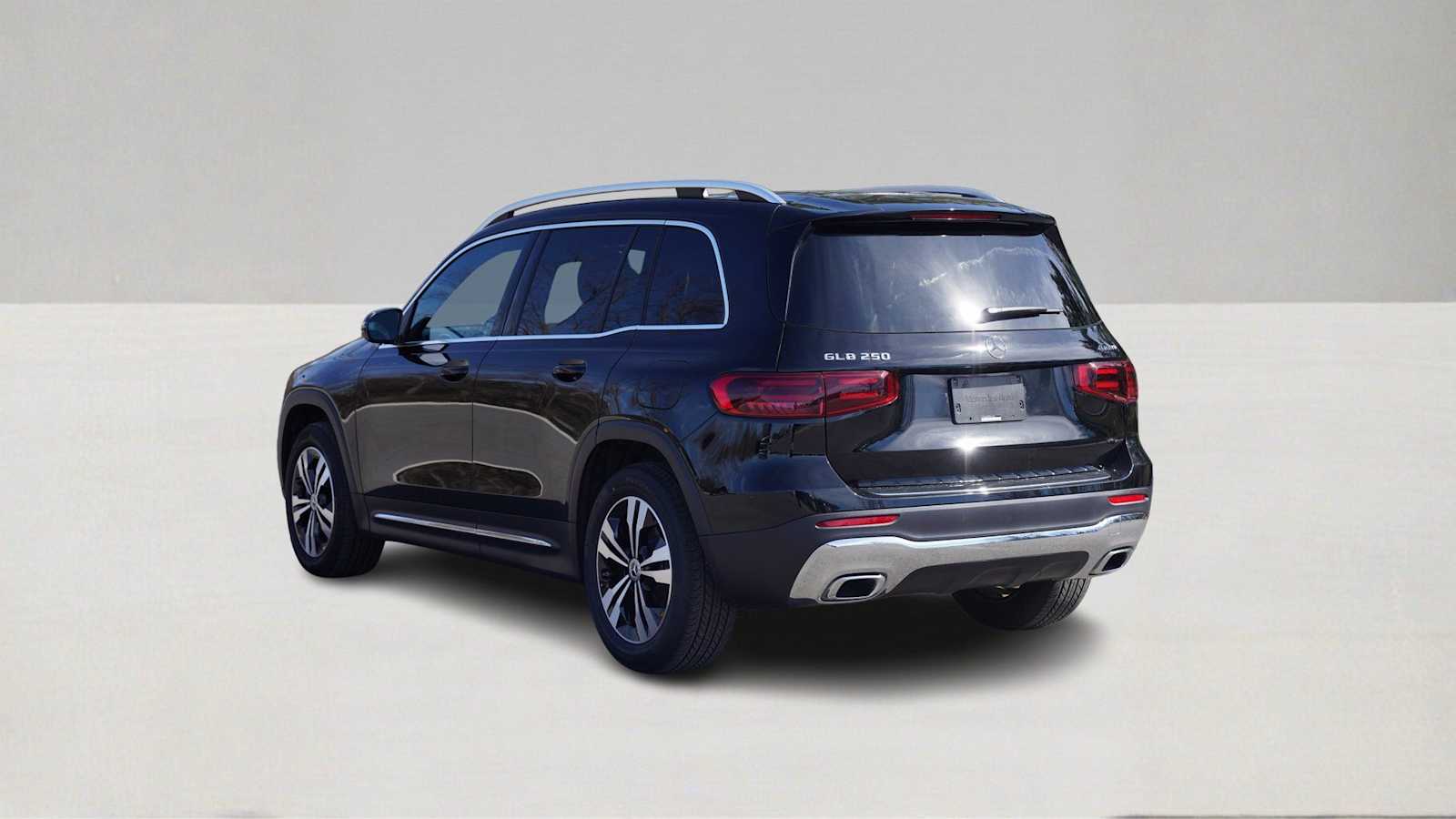 Thumbnail: 2026 Mercedes-Benz GLB - 7