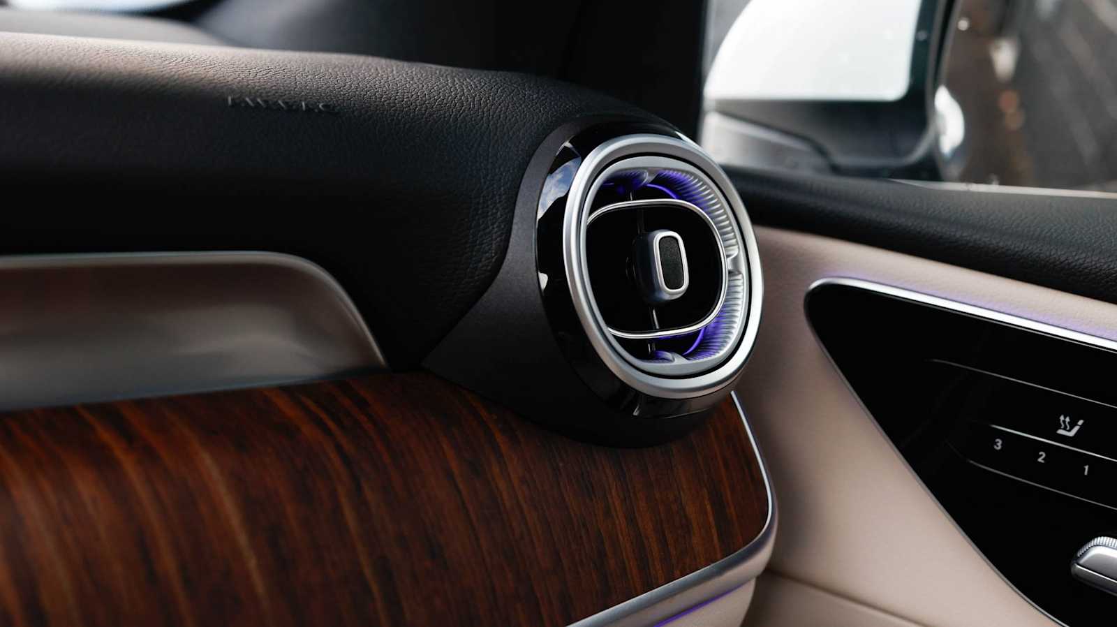 Thumbnail: 2026 Mercedes-Benz GLC - 22