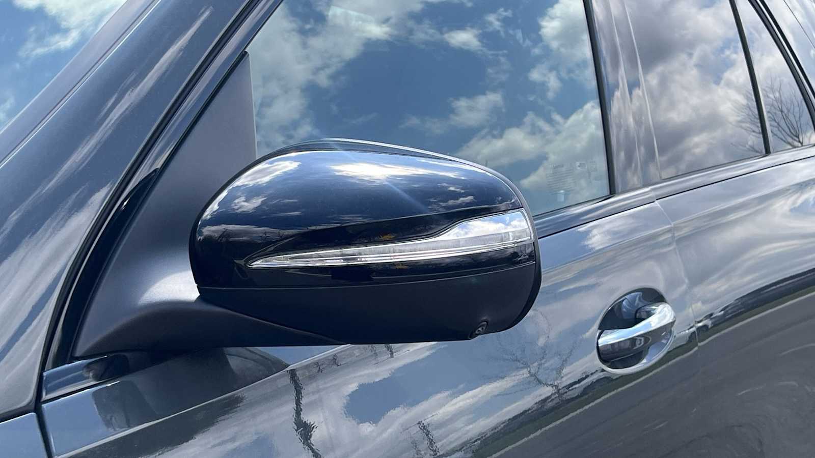 Thumbnail: 2026 Mercedes-Benz GLE - 17