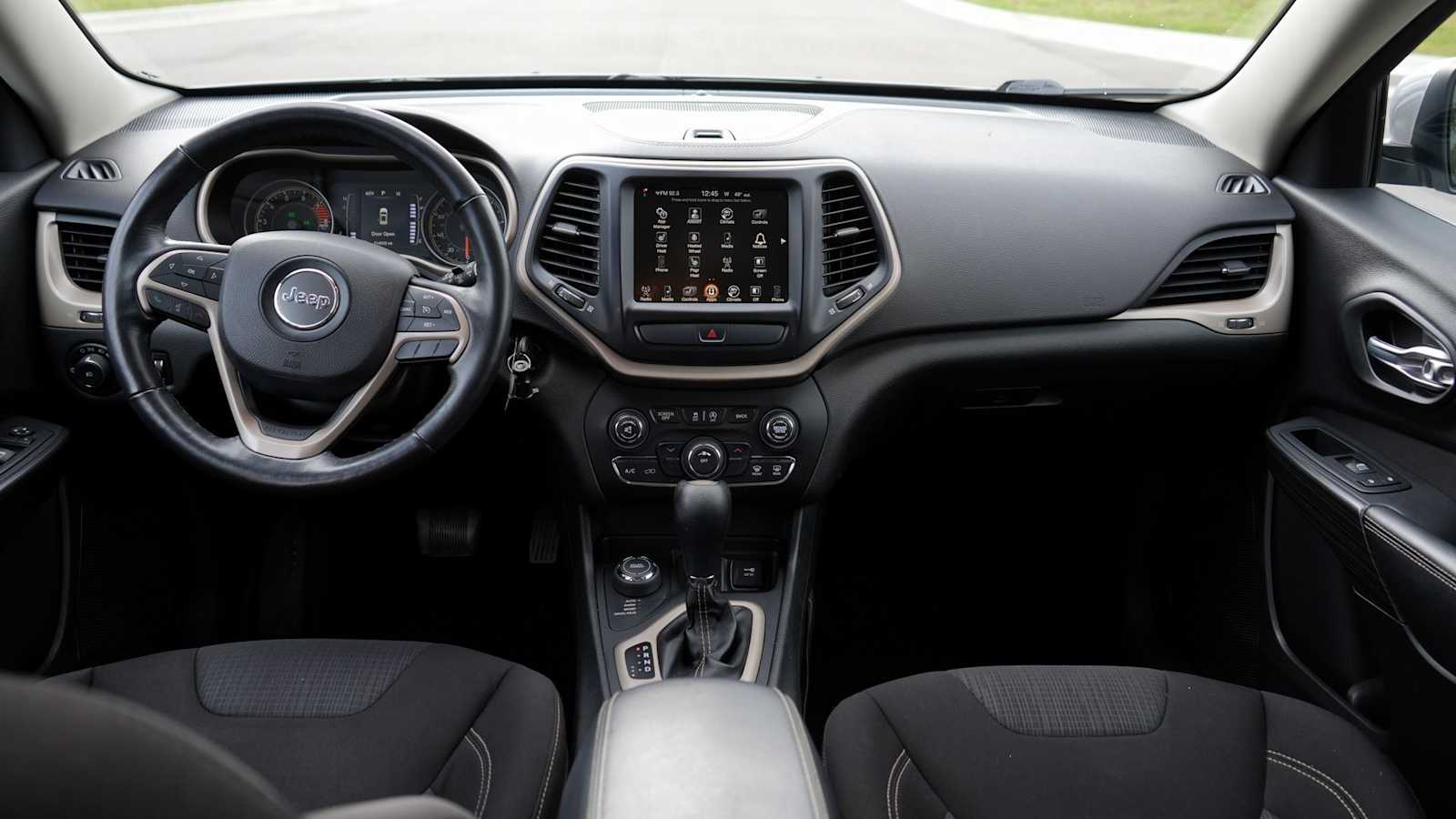 Thumbnail: 2016 Jeep Cherokee - 46