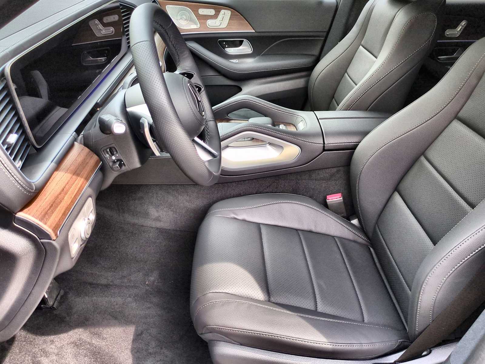 Thumbnail: 2025 Mercedes-Benz GLS - 17