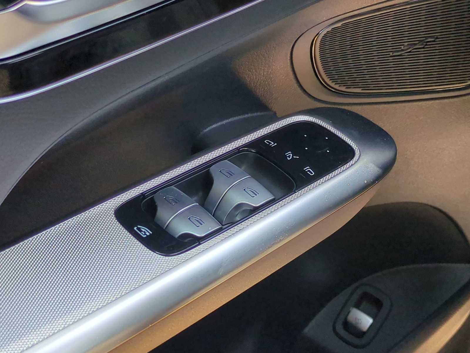 Thumbnail: 2025 Mercedes-Benz GLC - 29