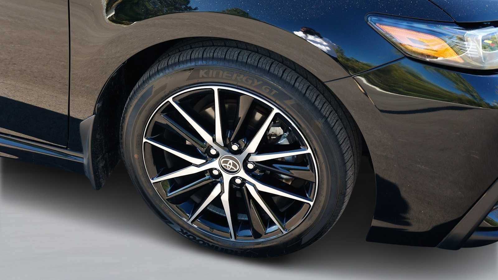 Thumbnail: 2023 Toyota Camry - 21