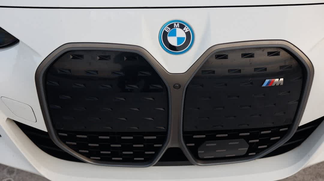 Thumbnail: 2022 BMW i4 - 12