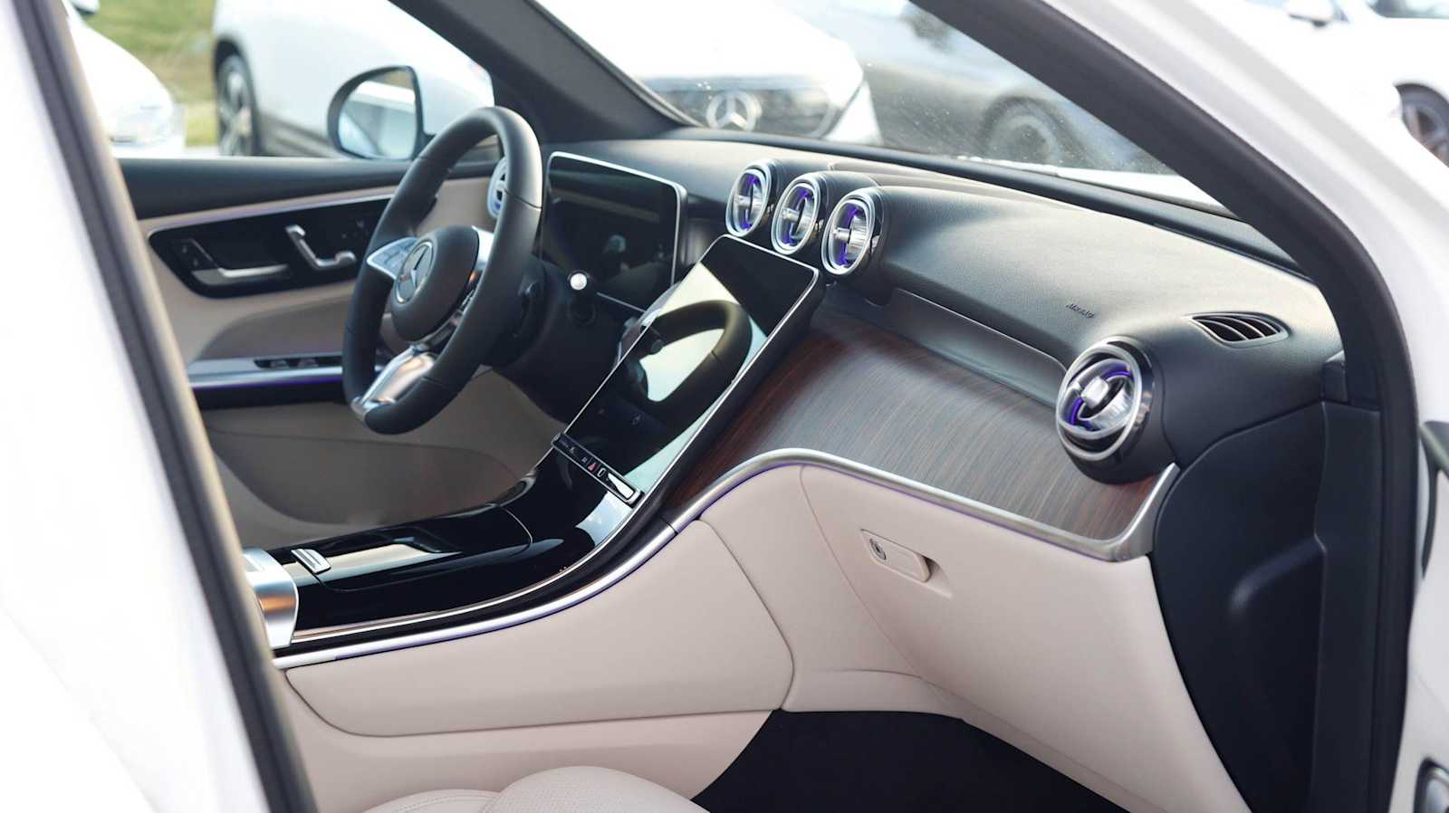 Thumbnail: 2026 Mercedes-Benz GLC - 17