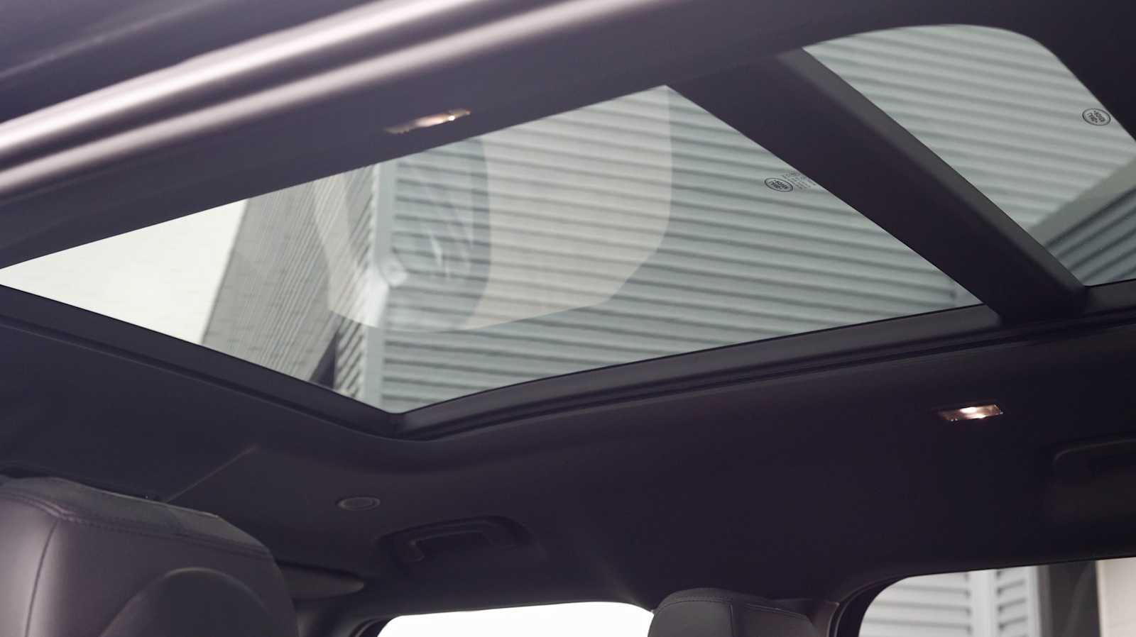 Thumbnail: 2024 Land Rover Defender - 21