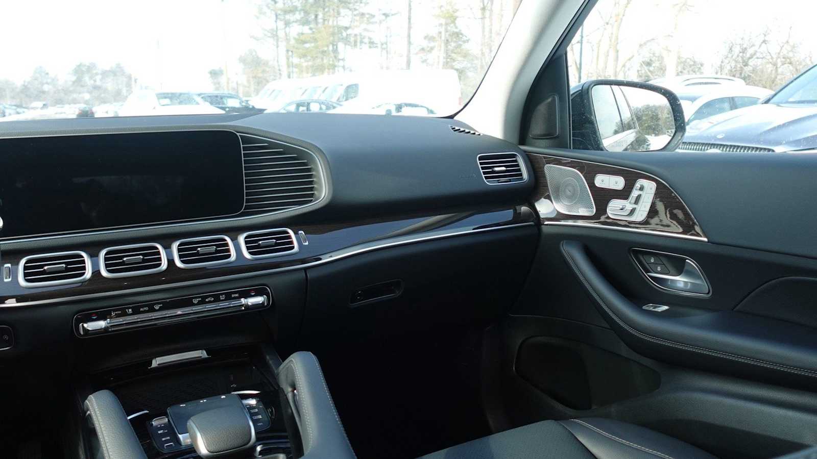 Thumbnail: 2026 Mercedes-Benz GLE - 26