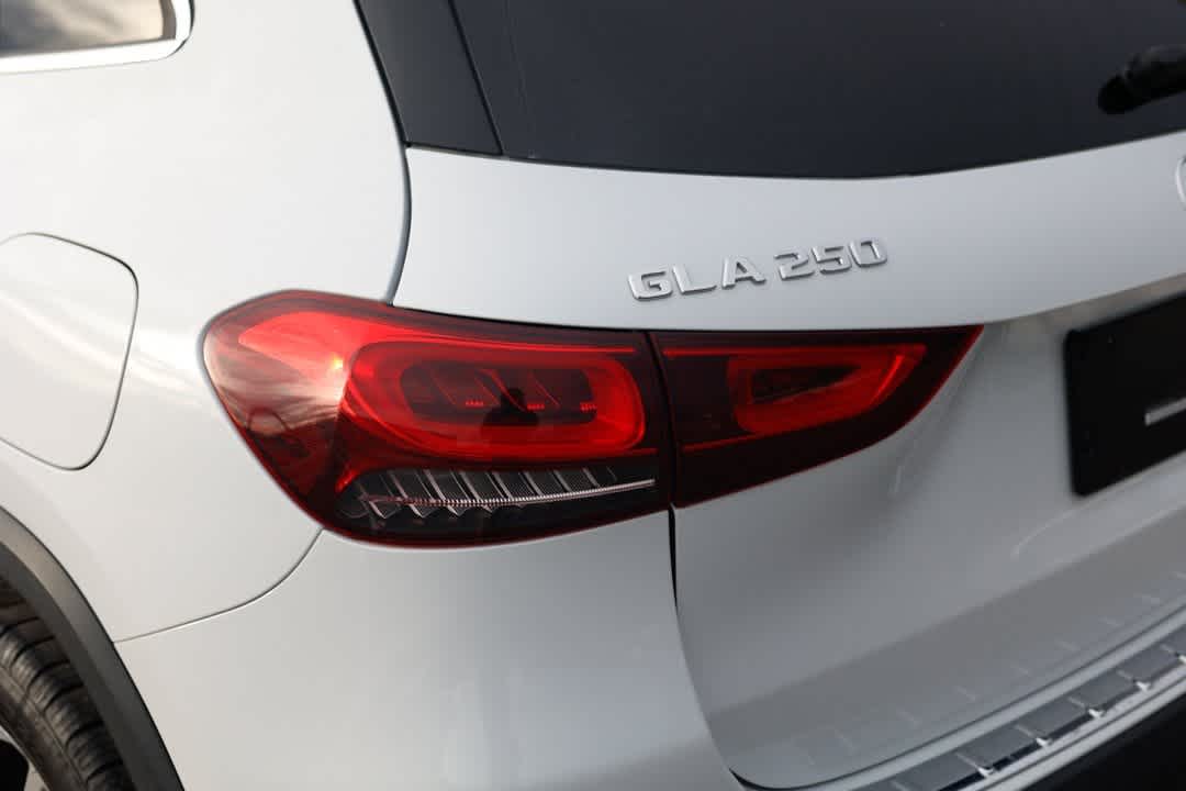 Thumbnail: 2023 Mercedes-Benz GLA - 9