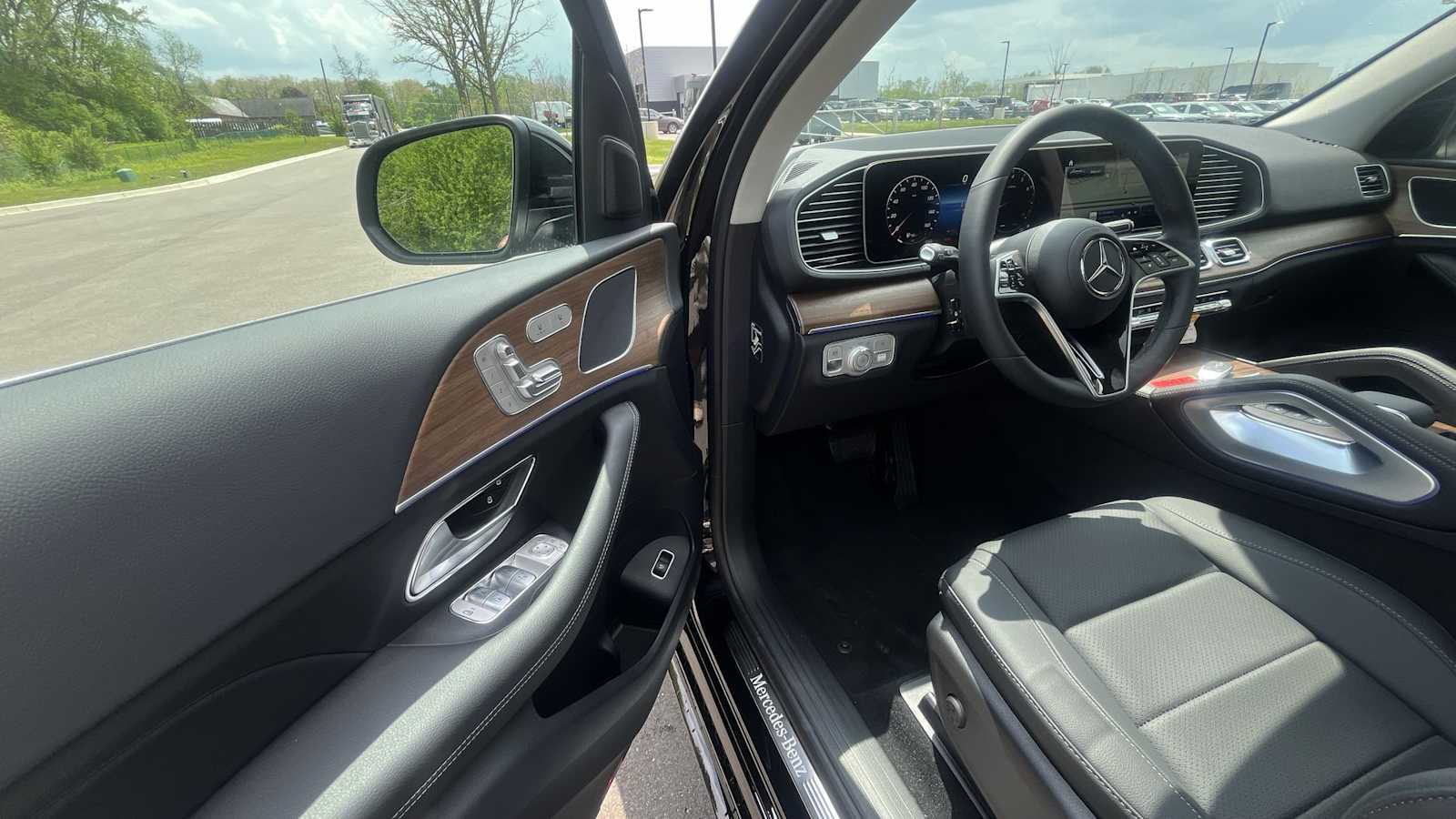 Thumbnail: 2026 Mercedes-Benz GLE - 16