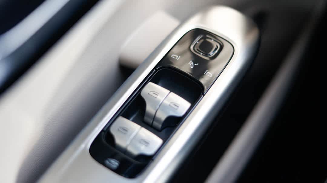 Thumbnail: 2025 Mercedes-Benz C-Class - 27