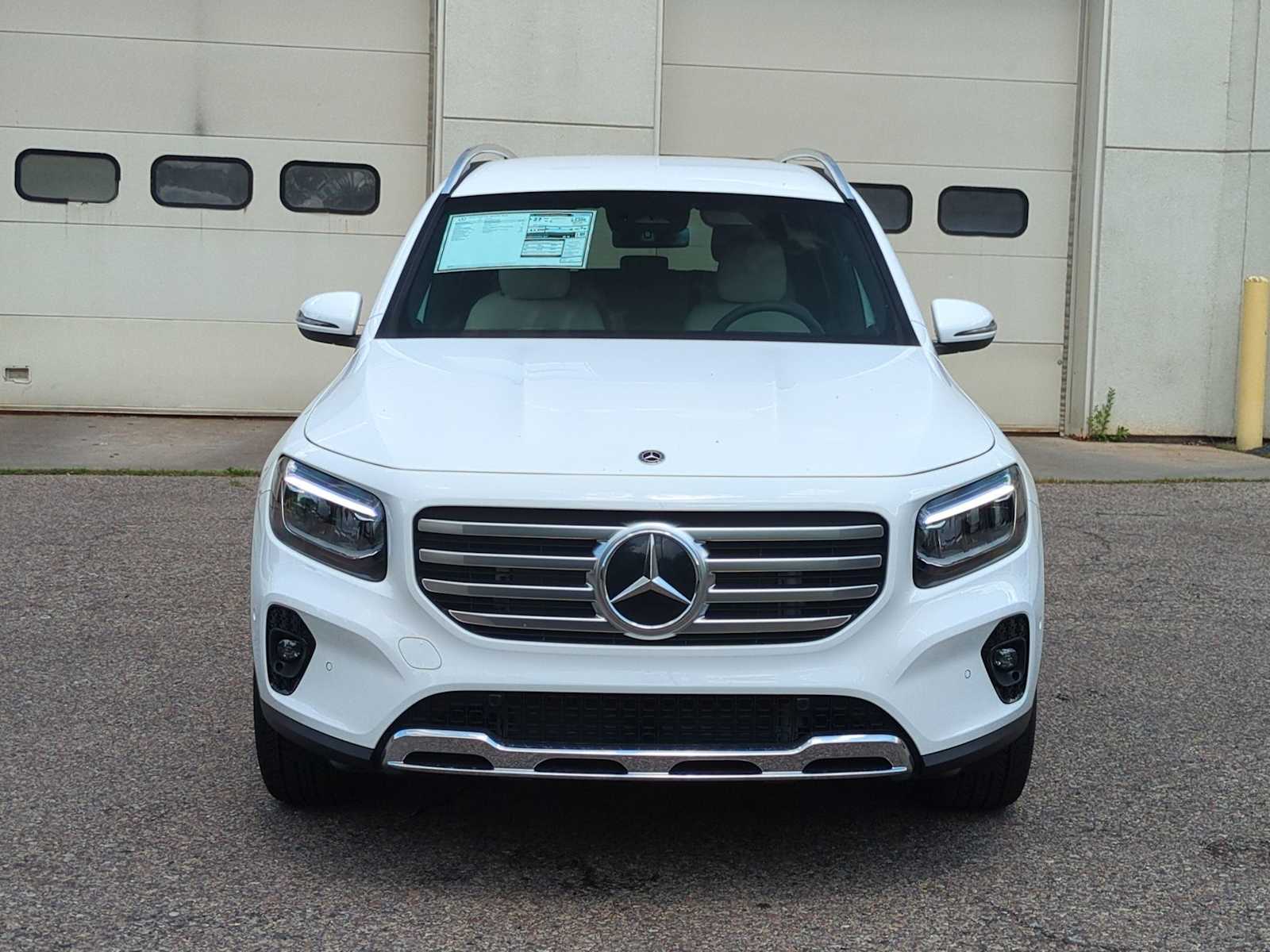 2025 Mercedes Benz GLB 250 4MATIC photo 3