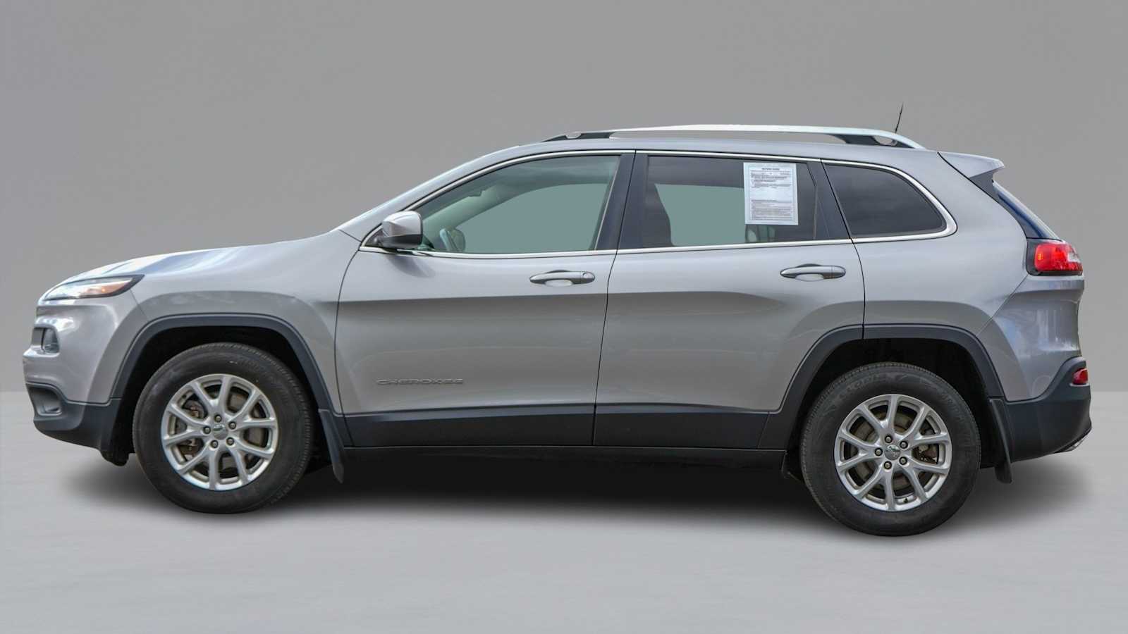 Thumbnail: 2016 Jeep Cherokee - 8