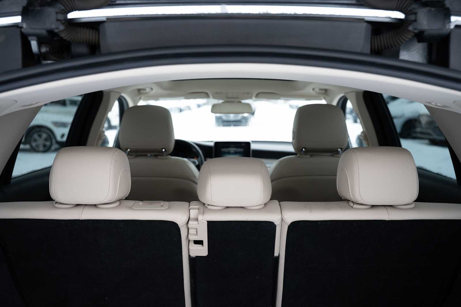 Thumbnail: 2016 Mercedes-Benz GLC - 11