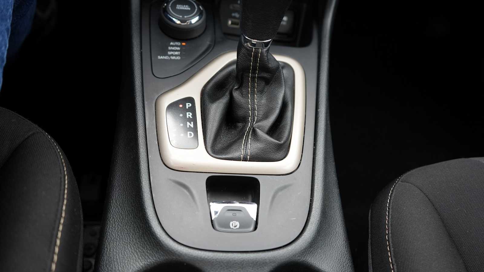 Thumbnail: 2016 Jeep Cherokee - 33