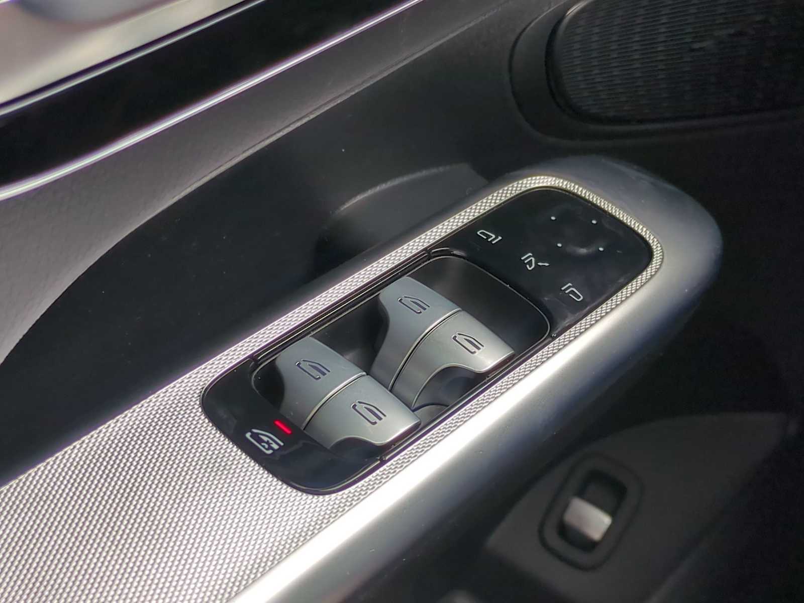 Thumbnail: 2025 Mercedes-Benz GLC - 27