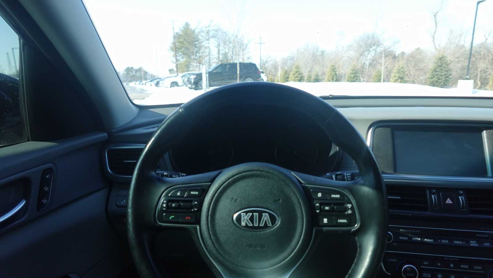 Thumbnail: 2017 Kia Optima - 17