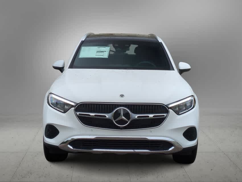 2025 Mercedes Benz GLC 300 4MATIC photo 3