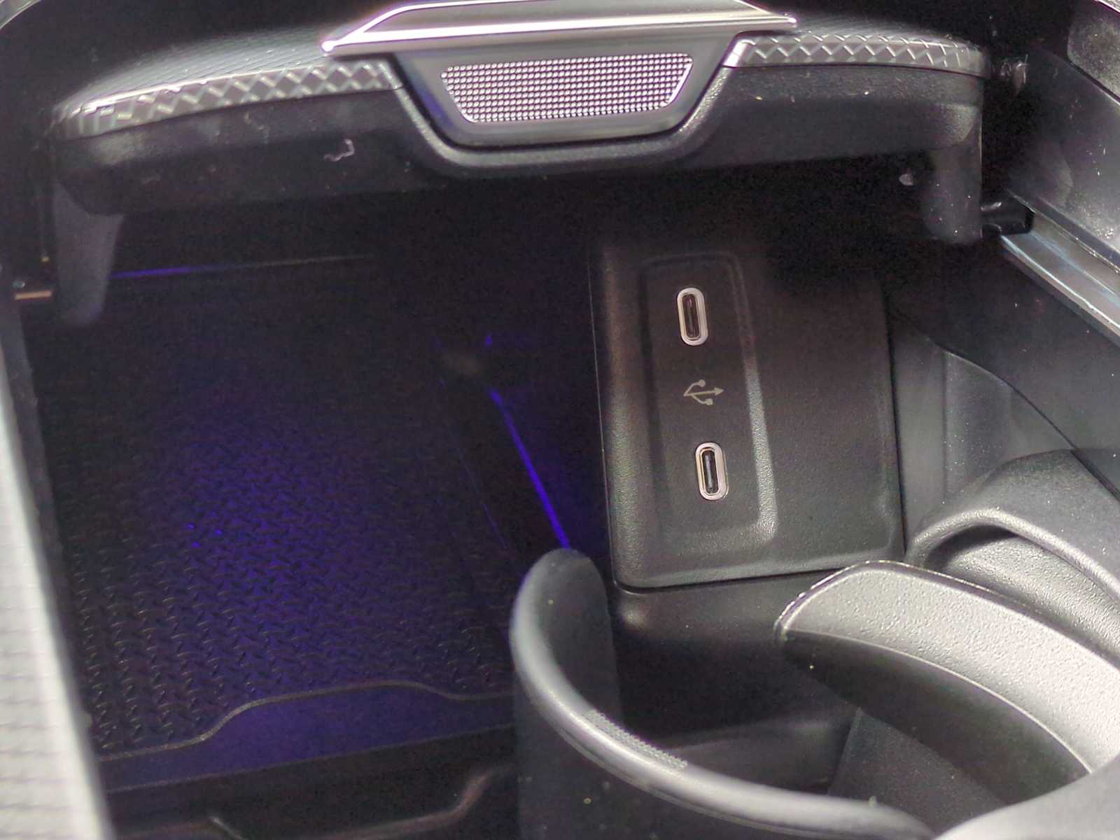 Thumbnail: 2025 Mercedes-Benz GLC - 32