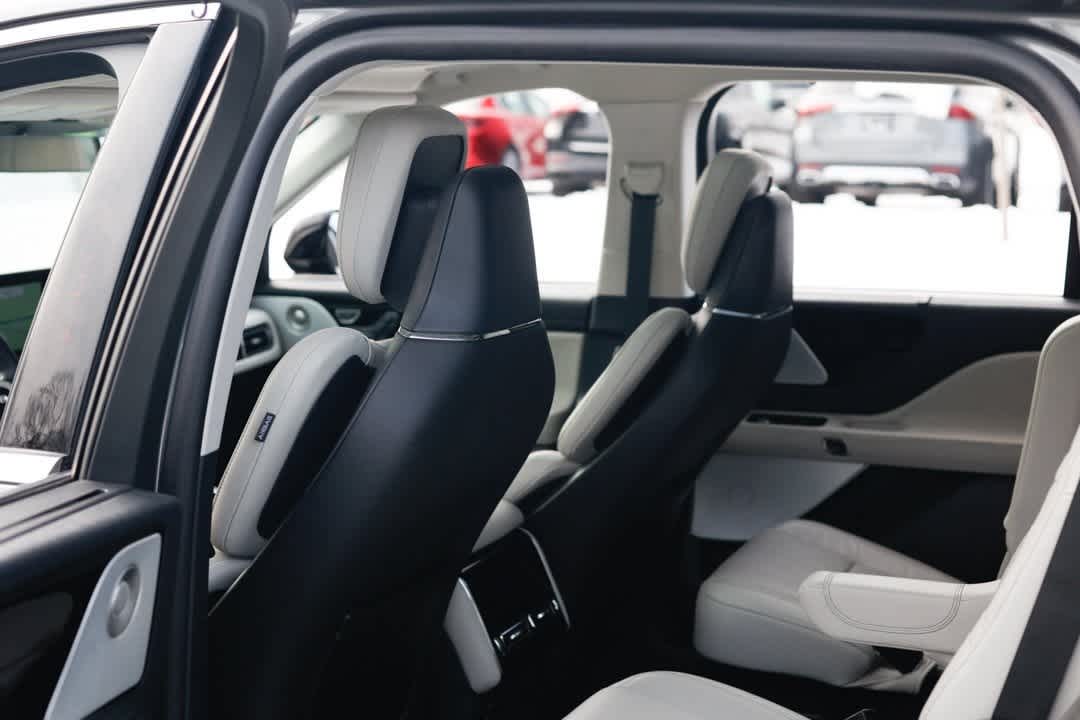 Thumbnail: 2025 Lincoln Aviator - 15