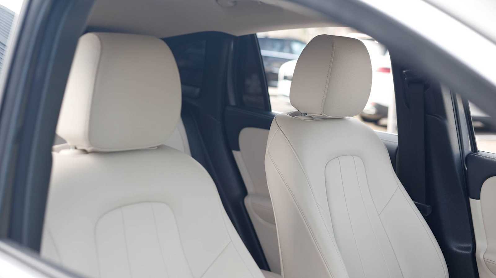 Thumbnail: 2022 Mercedes-Benz GLA - 24