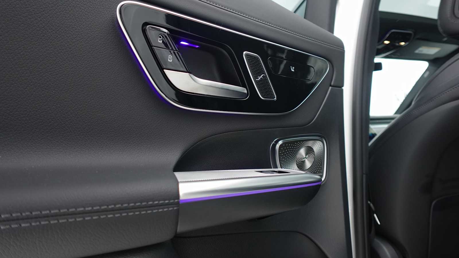 Thumbnail: 2025 Mercedes-Benz GLC - 41