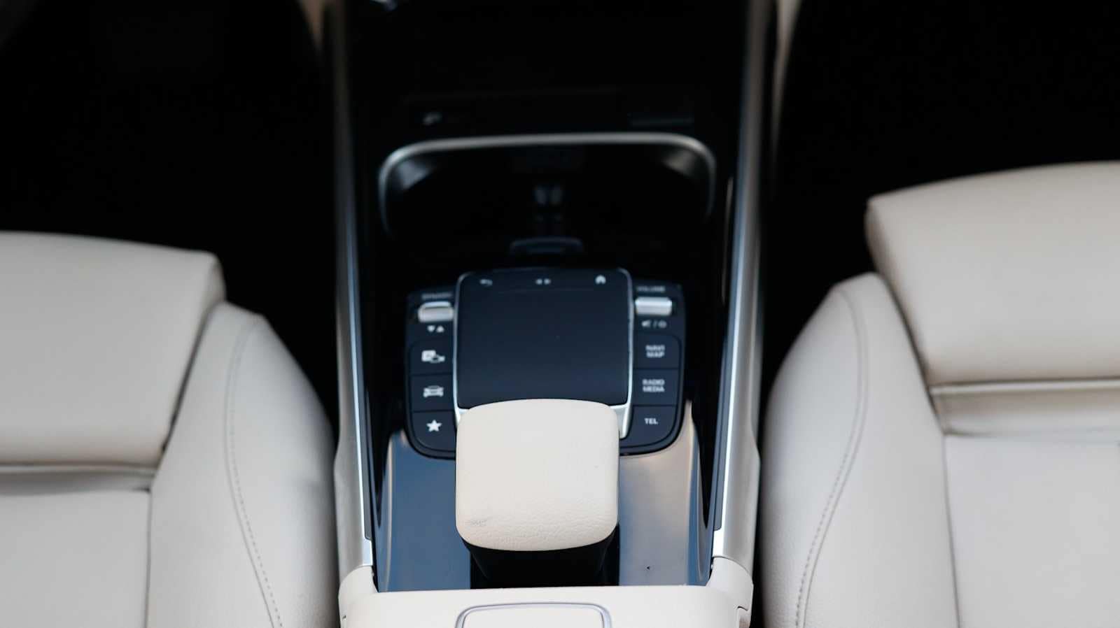 Thumbnail: 2023 Mercedes-Benz GLB - 25