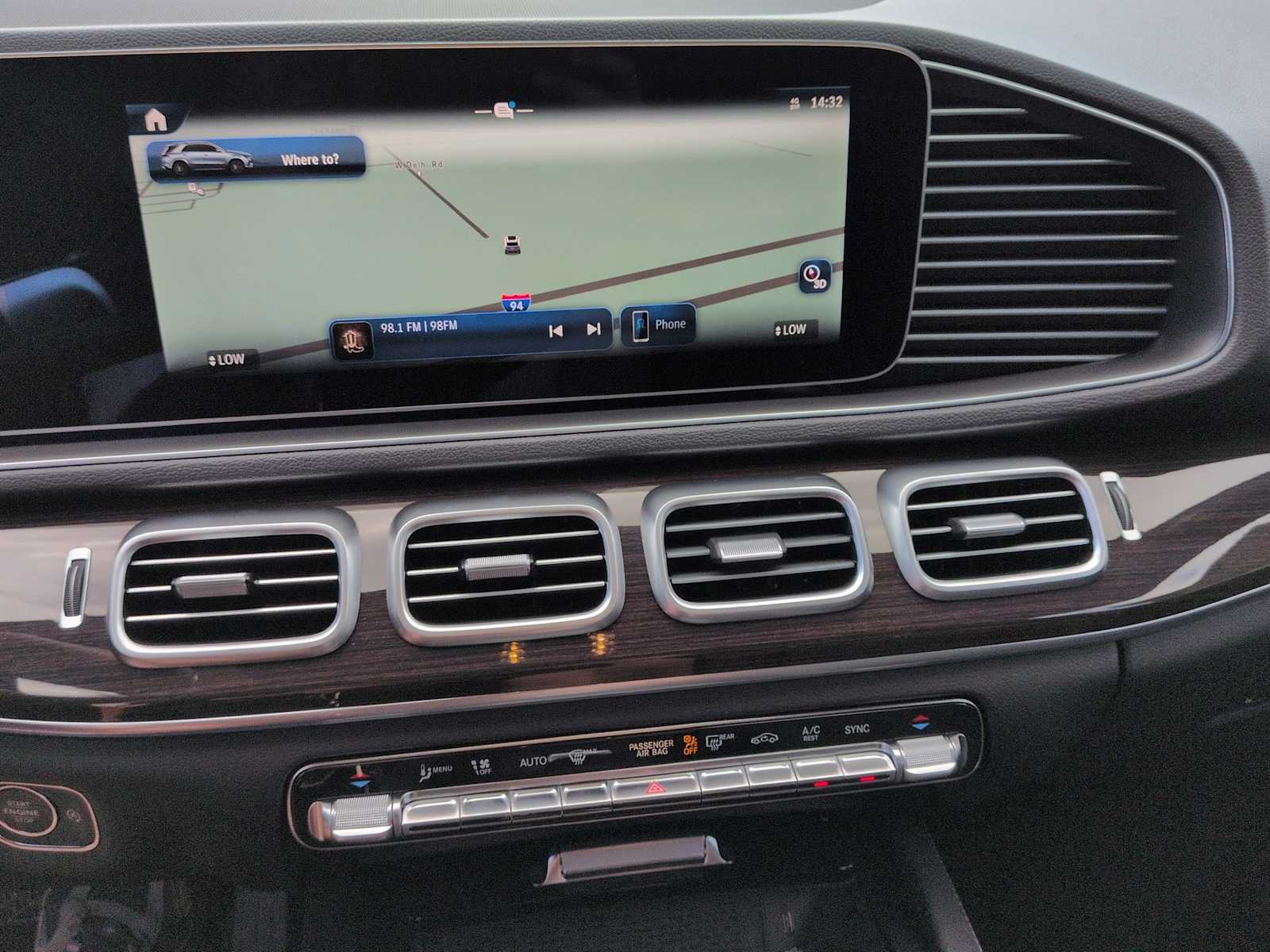 Thumbnail: 2025 Mercedes-Benz GLE - 30