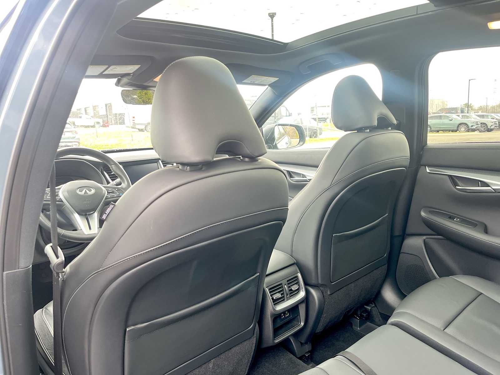 Thumbnail: 2023 INFINITI QX50 - 25