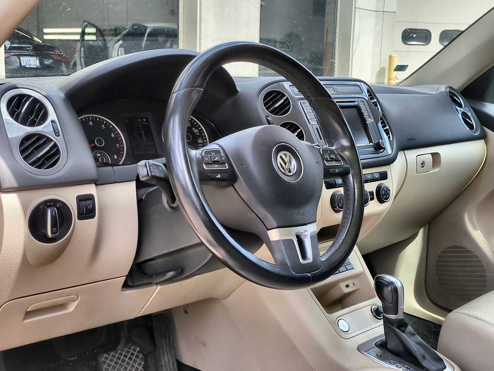Thumbnail: 2017 Volkswagen Tiguan - 10