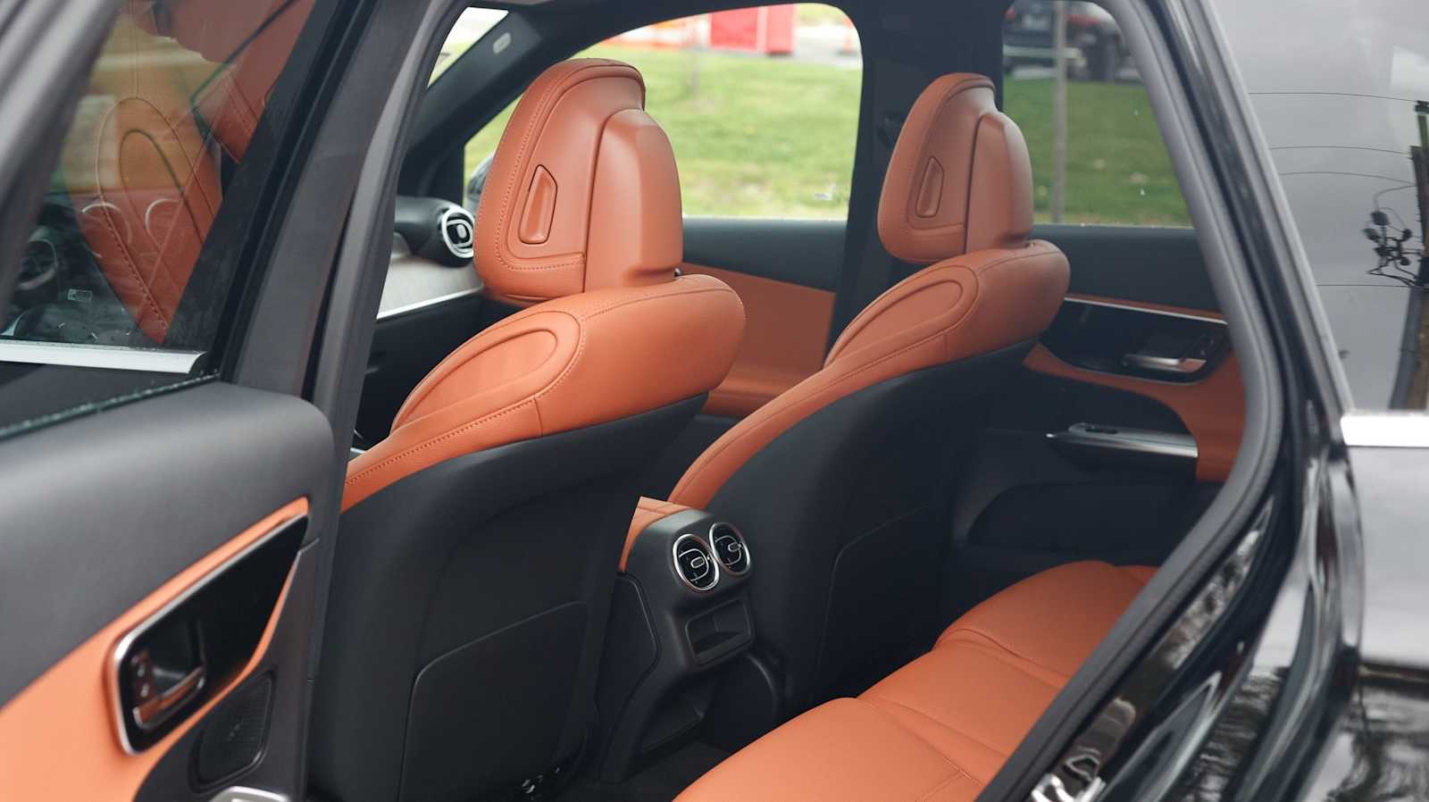 Thumbnail: 2026 Mercedes-Benz GLC - 28