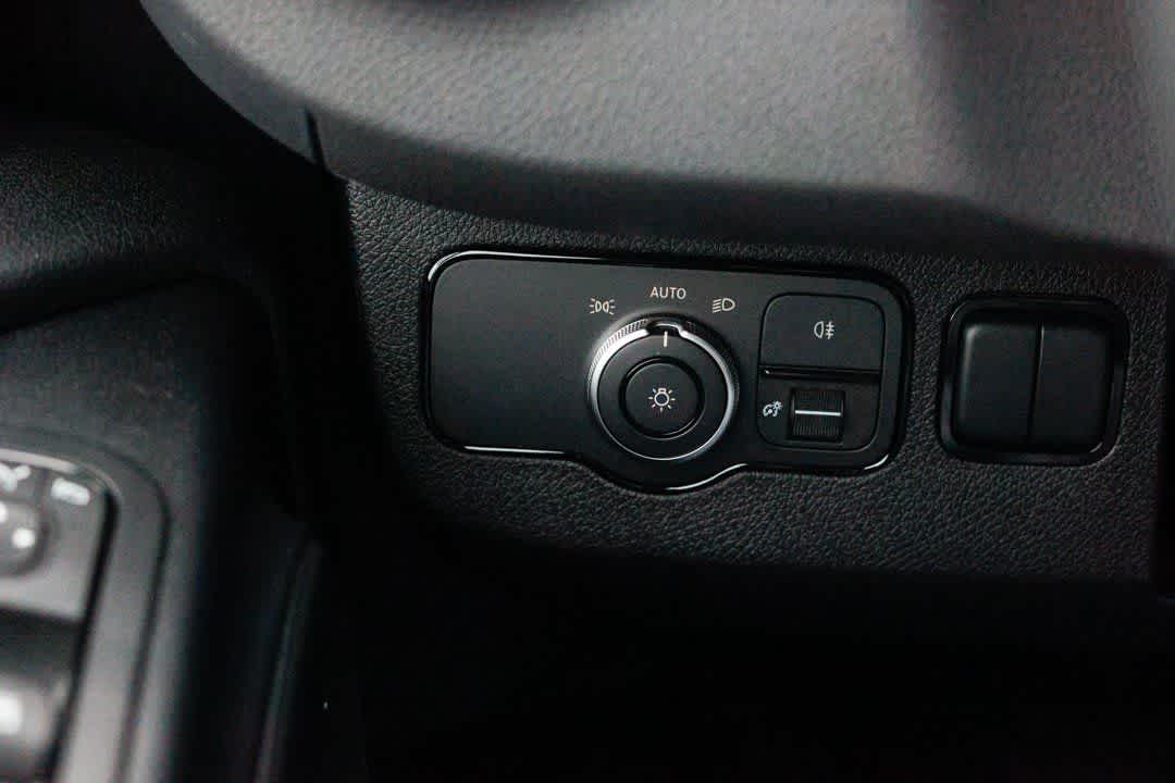 Thumbnail: 2025 Mercedes-Benz Sprinter - 23