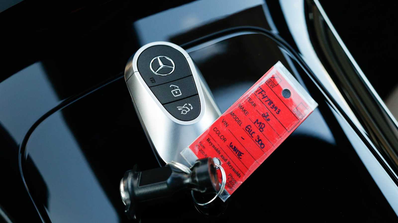 Thumbnail: 2026 Mercedes-Benz GLC - 35