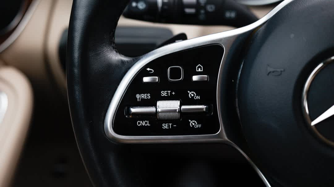 Thumbnail: 2022 Mercedes-Benz GLC - 31