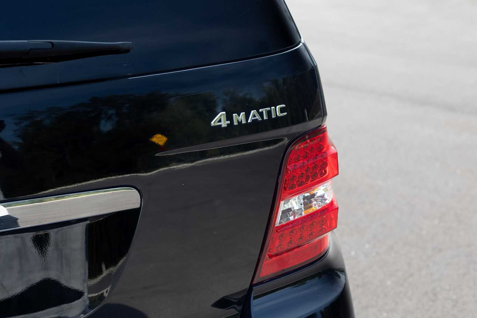 Thumbnail: 2010 Mercedes-Benz M-Class - 11