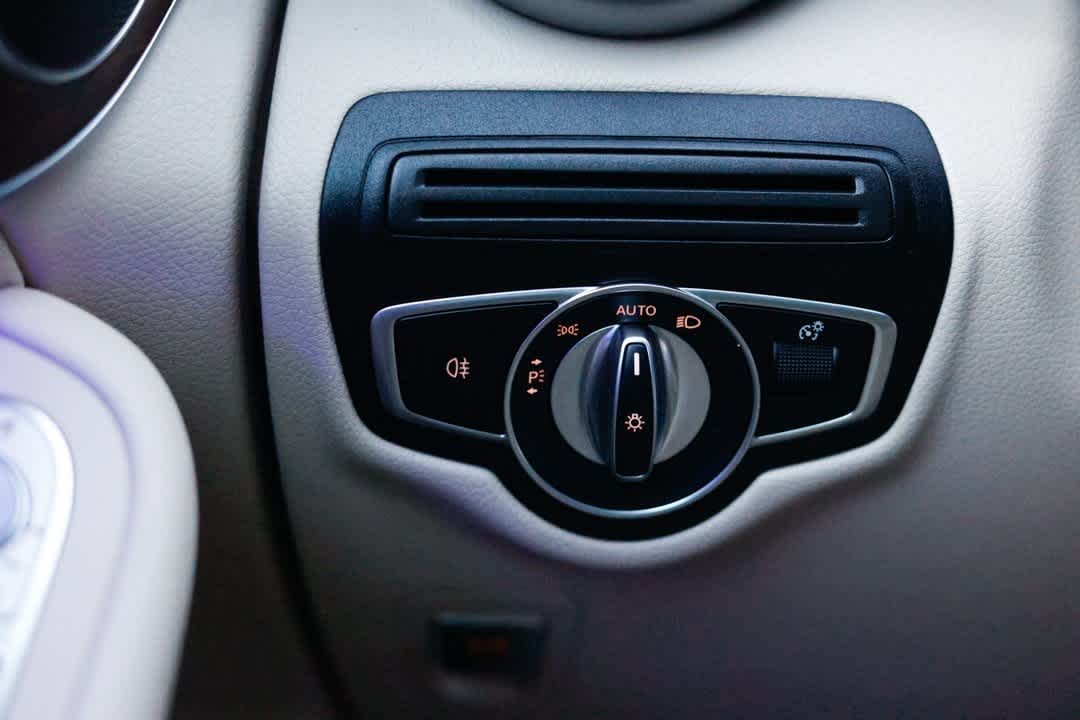 Thumbnail: 2022 Mercedes-Benz GLC - 25