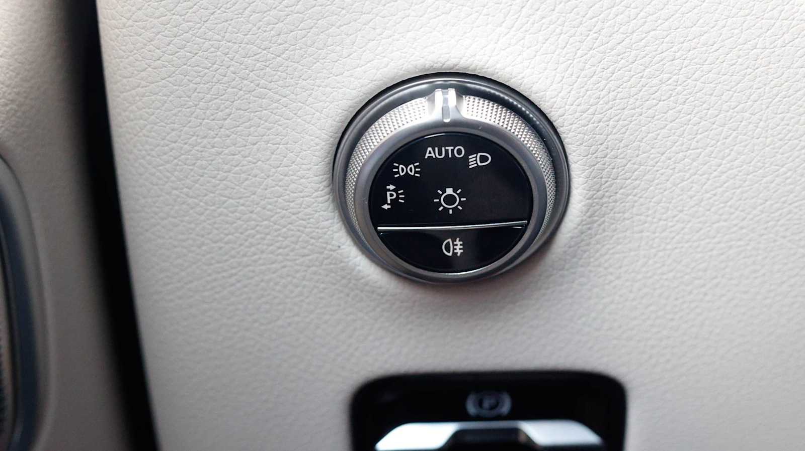 Thumbnail: 2026 Mercedes-Benz GLC - 35