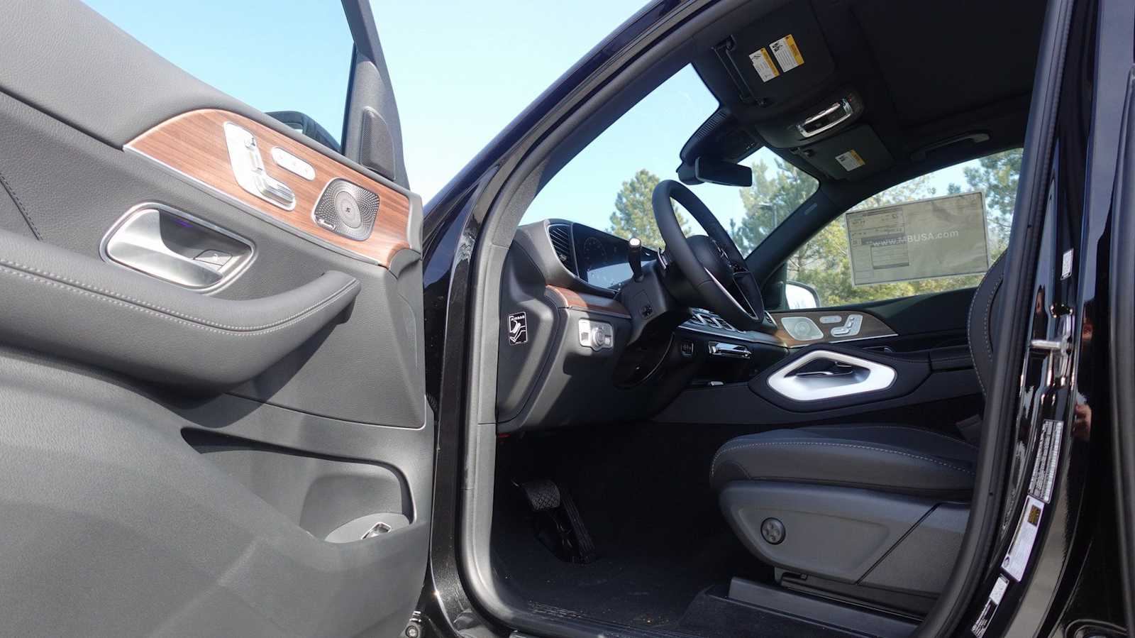 Thumbnail: 2026 Mercedes-Benz GLE - 14