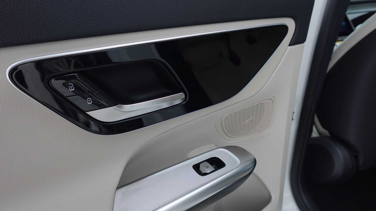 Thumbnail: 2026 Mercedes-Benz GLC - 47