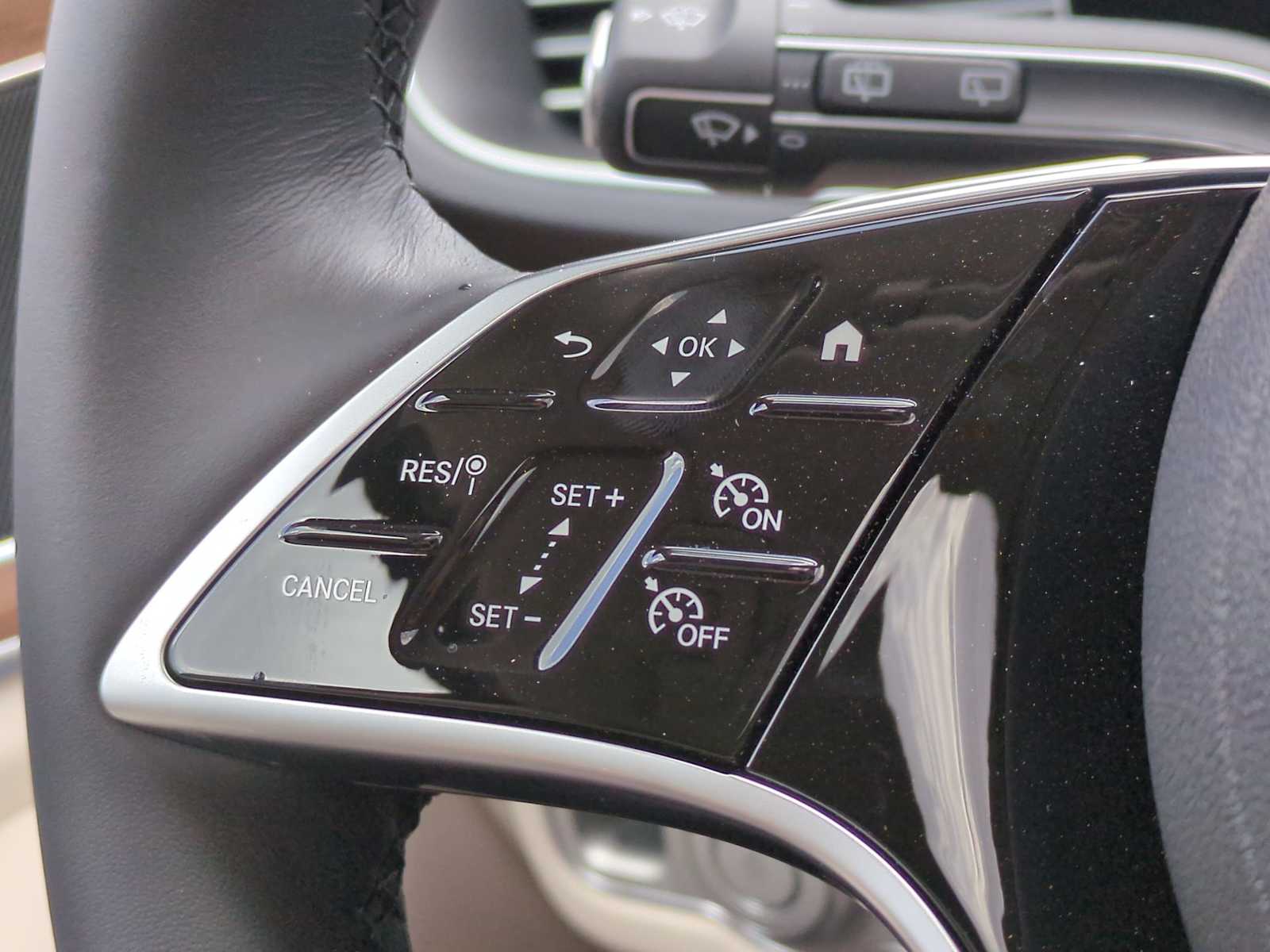 Thumbnail: 2025 Mercedes-Benz GLE - 25