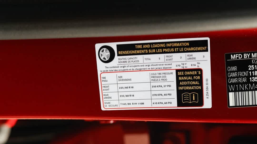 Thumbnail: 2023 Mercedes-Benz GLC - 33