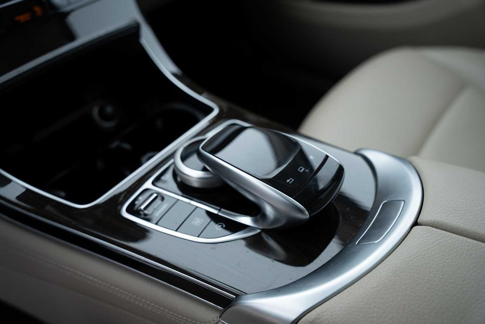 Thumbnail: 2016 Mercedes-Benz GLC - 22