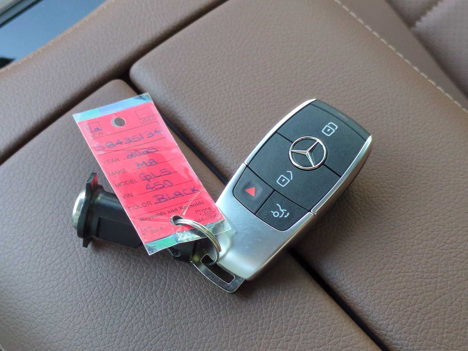 2025 Mercedes-Benz GLS 450 4MATIC 37