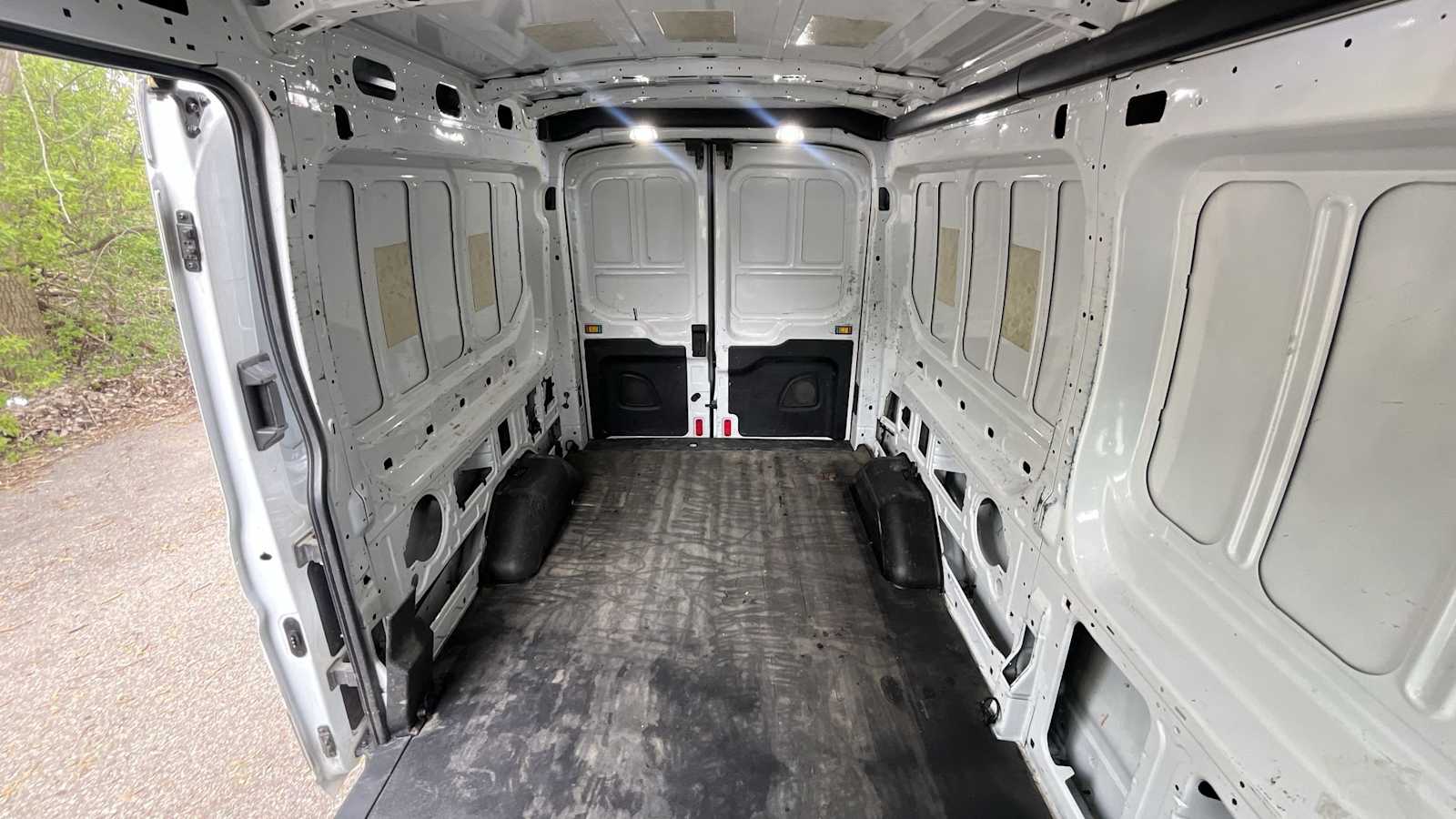 Thumbnail: 2018 Ford Transit Series - 32