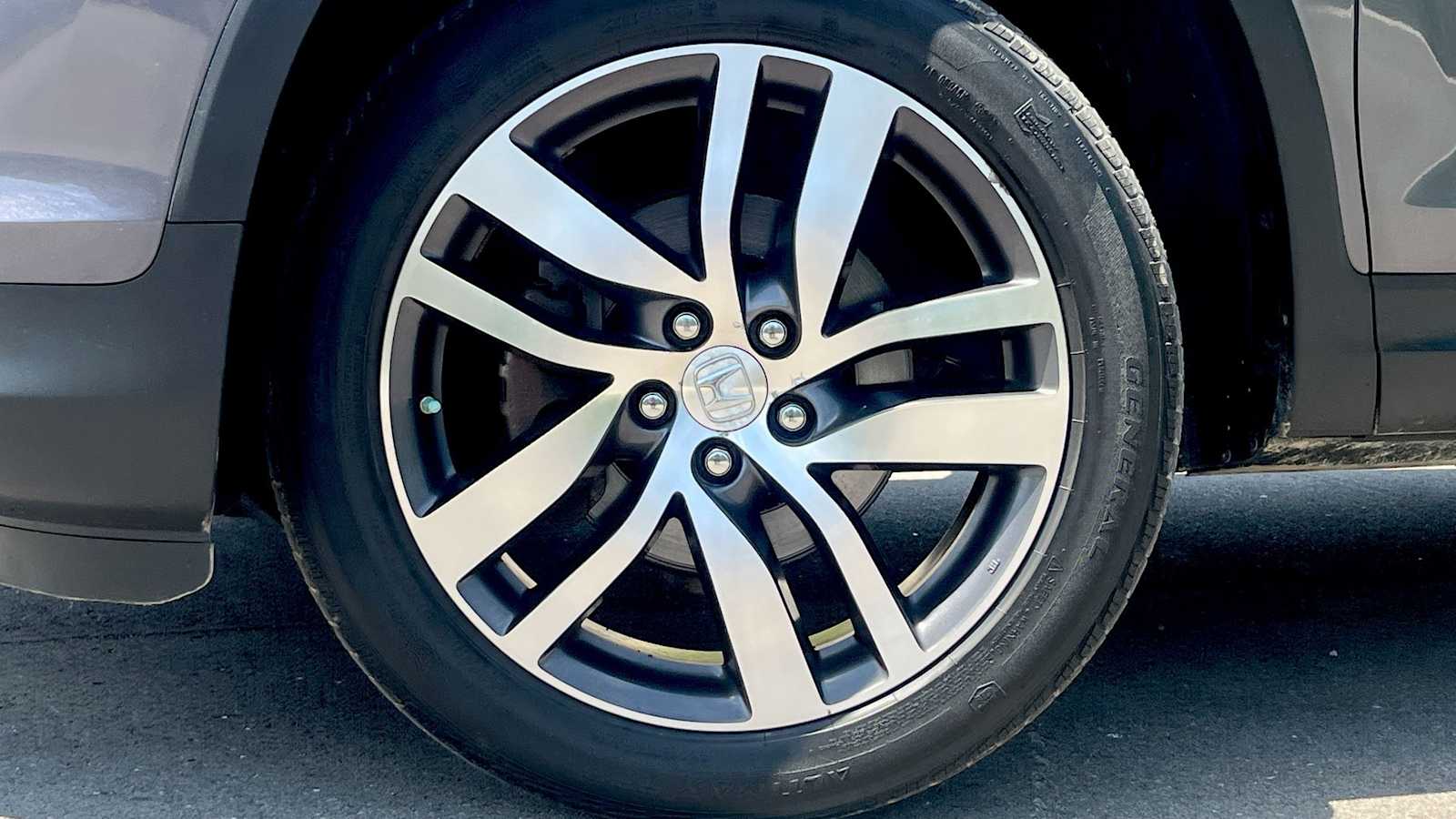 Thumbnail: 2017 Honda Pilot - 27