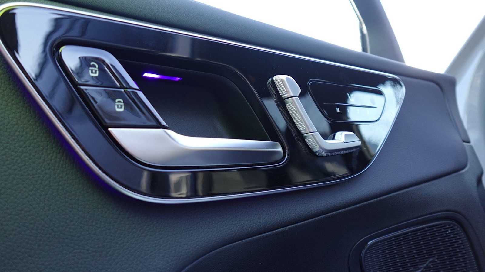 Thumbnail: 2026 Mercedes-Benz GLC - 21