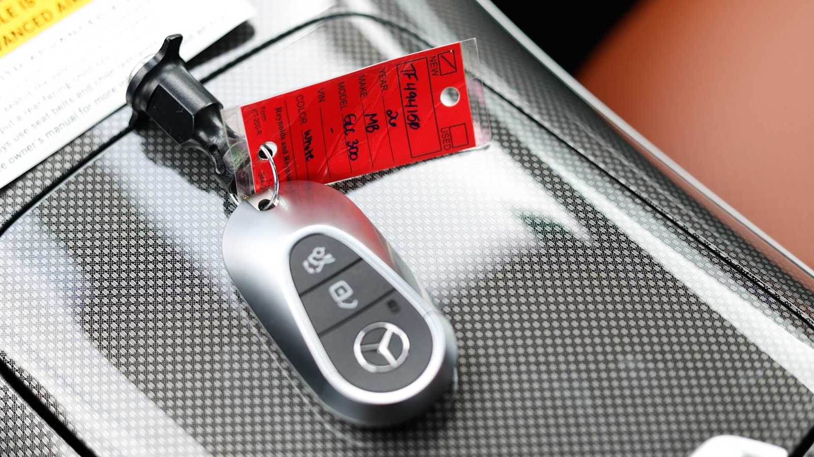 Thumbnail: 2026 Mercedes-Benz GLC - 40