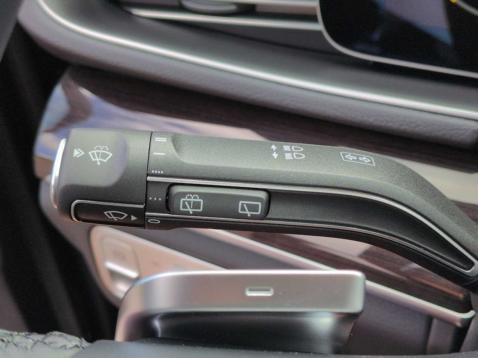 Thumbnail: 2025 Mercedes-Benz GLE - 28