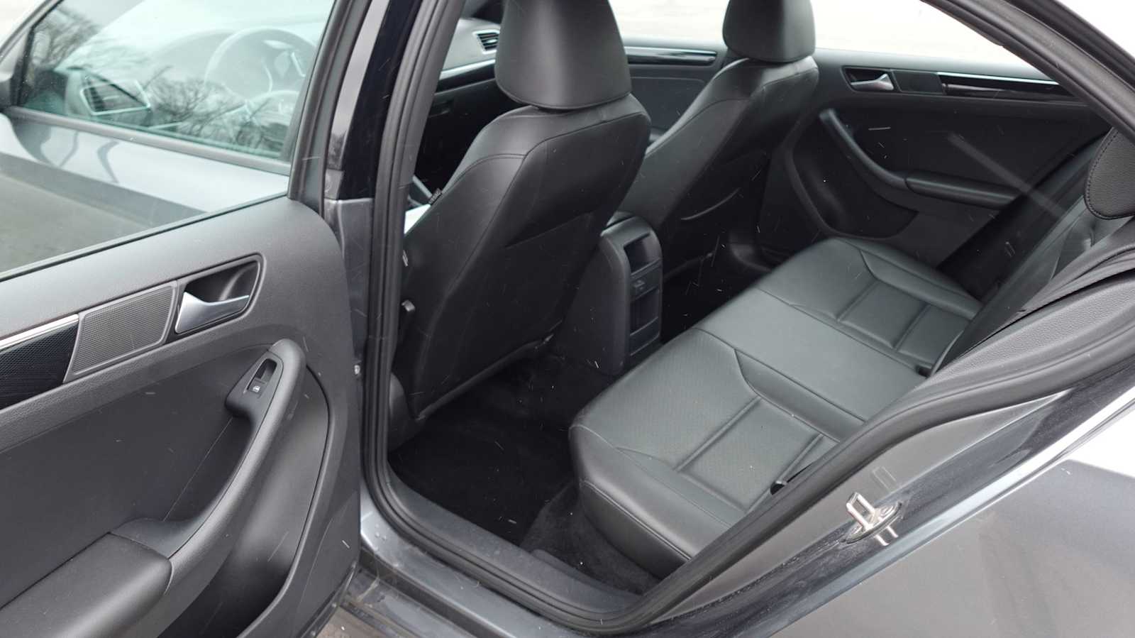 Thumbnail: 2018 Volkswagen Jetta - 36